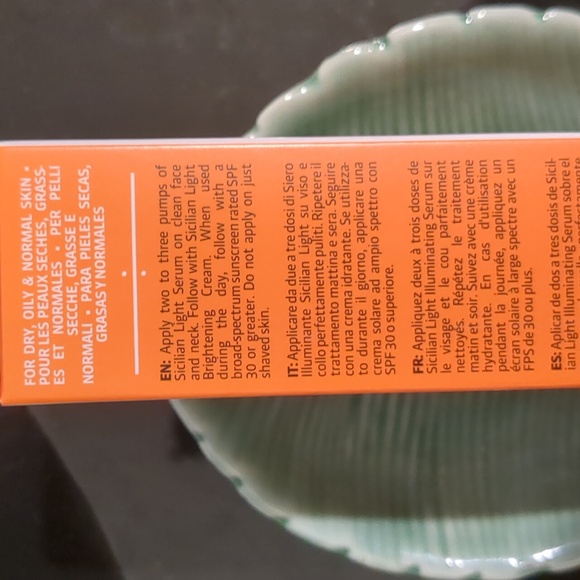 Plump & Illuminate Serum - Picture 2 of 4